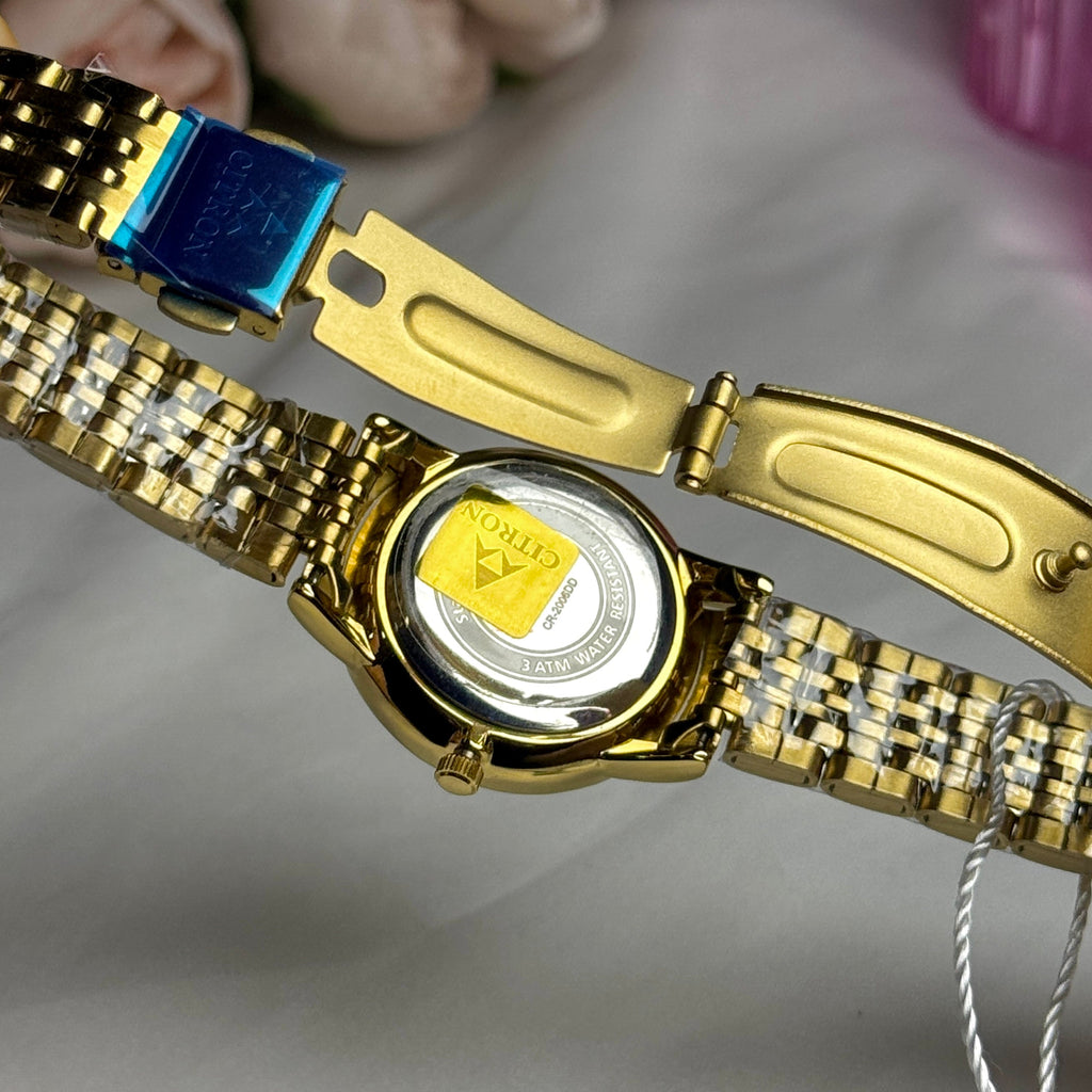 Signature Series.  Gold Chain Watch with Date Window.
