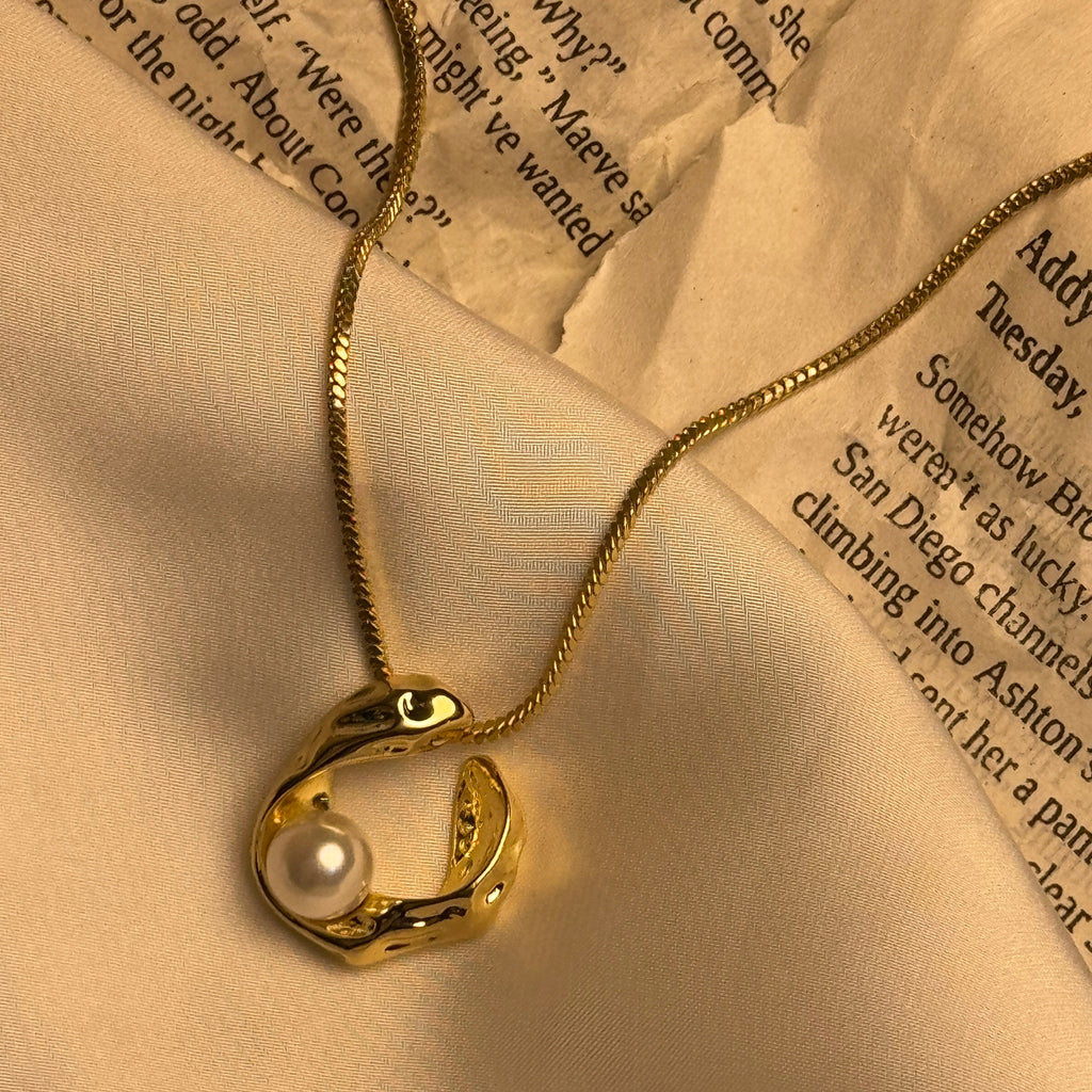 Golden Shine Necklace  Stone Pendant for Every Occasion 💖
