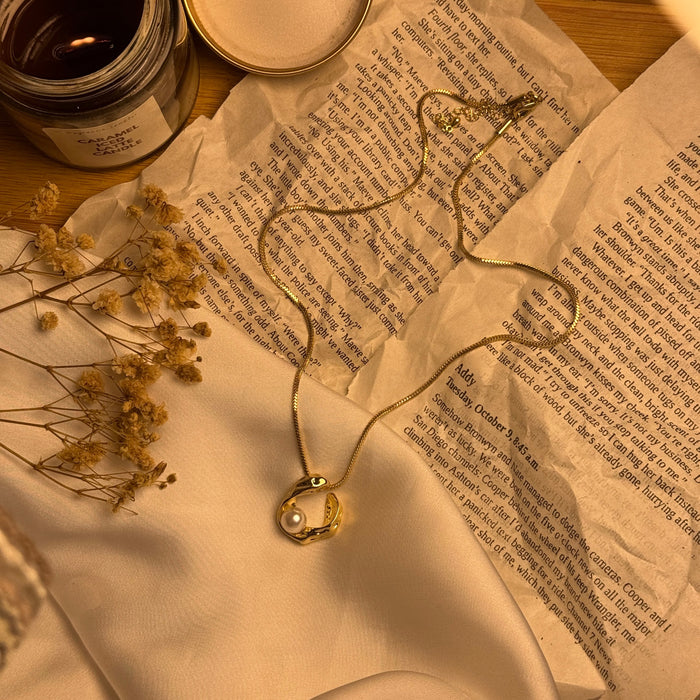 Golden Shine Necklace  Stone Pendant for Every Occasion 💖